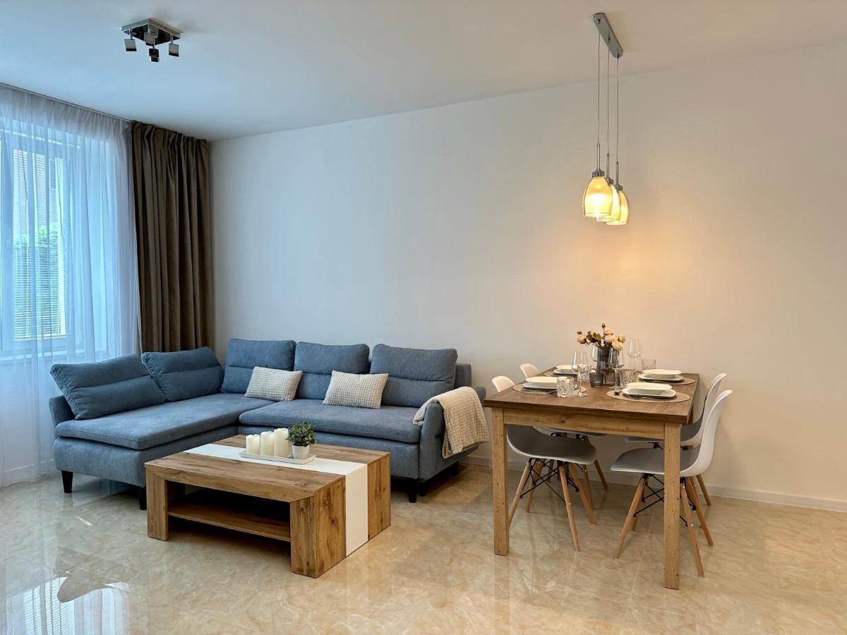 Apartment Robotnicka - 2 Bathrooms, 2 Bedrooms Banská Bystrica Exteriér fotografie