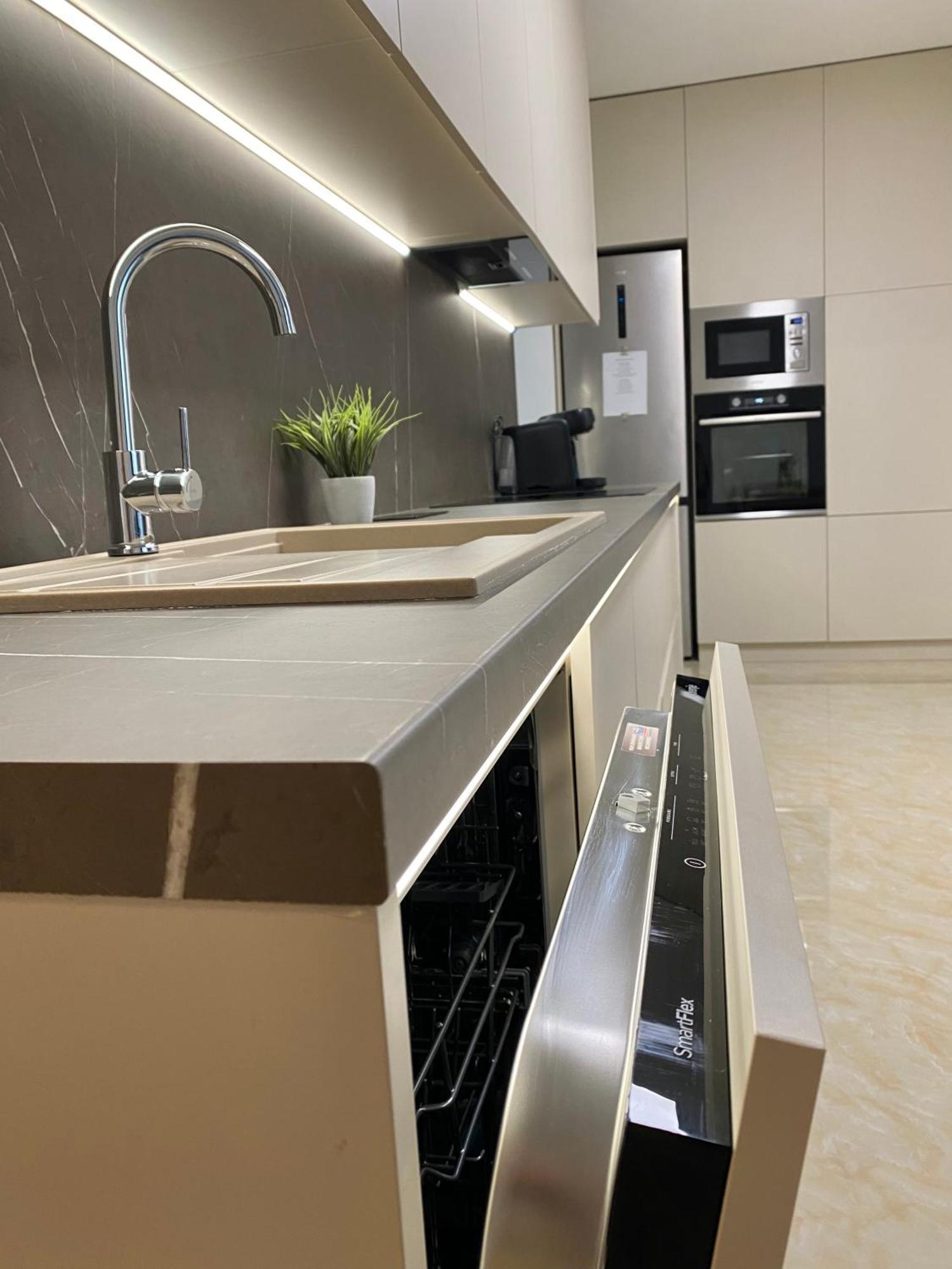 Apartment Robotnicka - 2 Bathrooms, 2 Bedrooms Banská Bystrica Exteriér fotografie